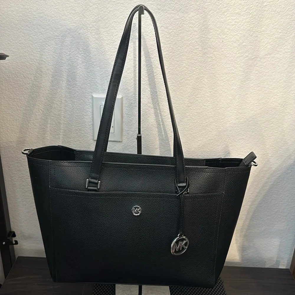 Michael Kors Maisie Large Pebbled Leather Tote Bag - Picture 8 of 11